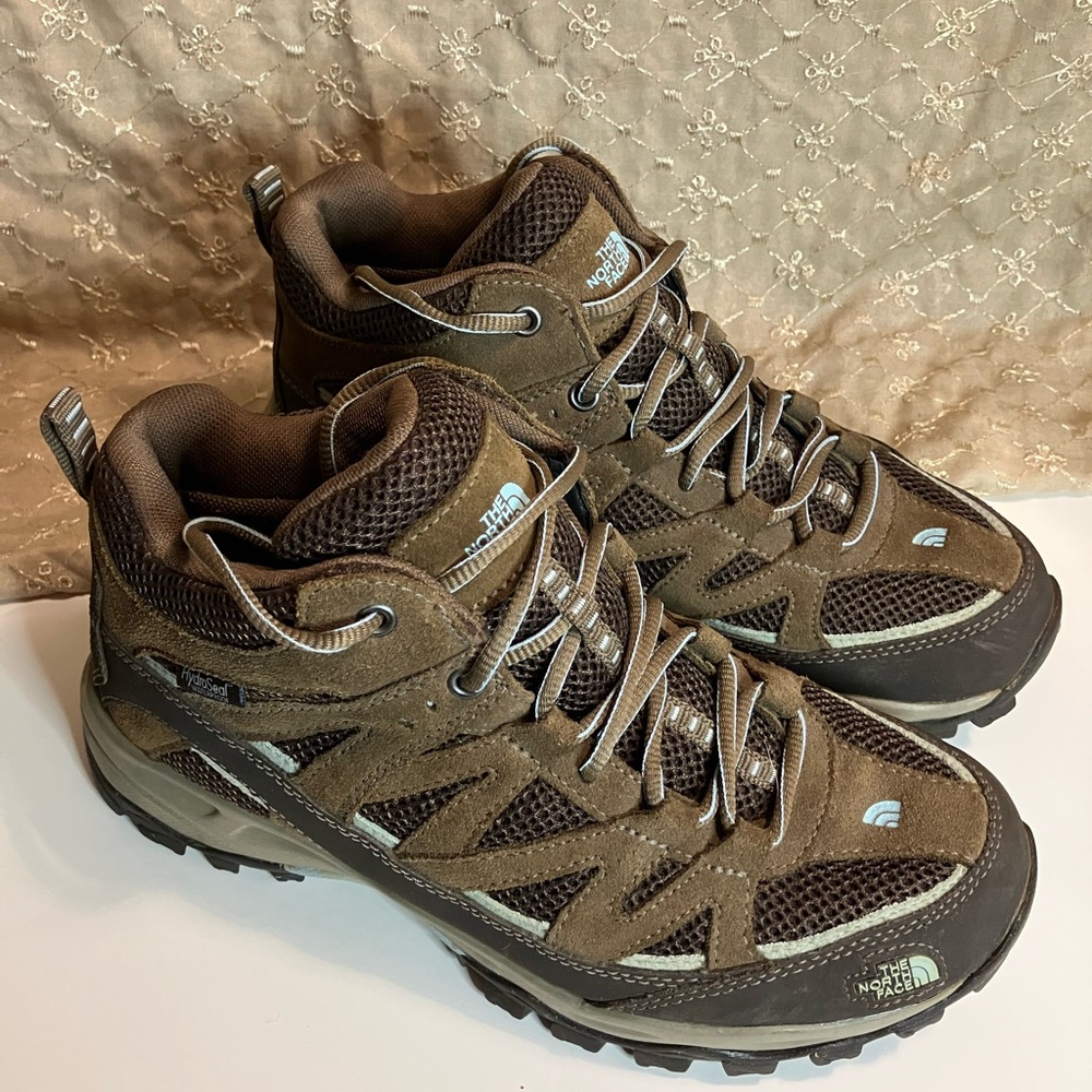 Women’s Northface outdoor ankle trail sneaker